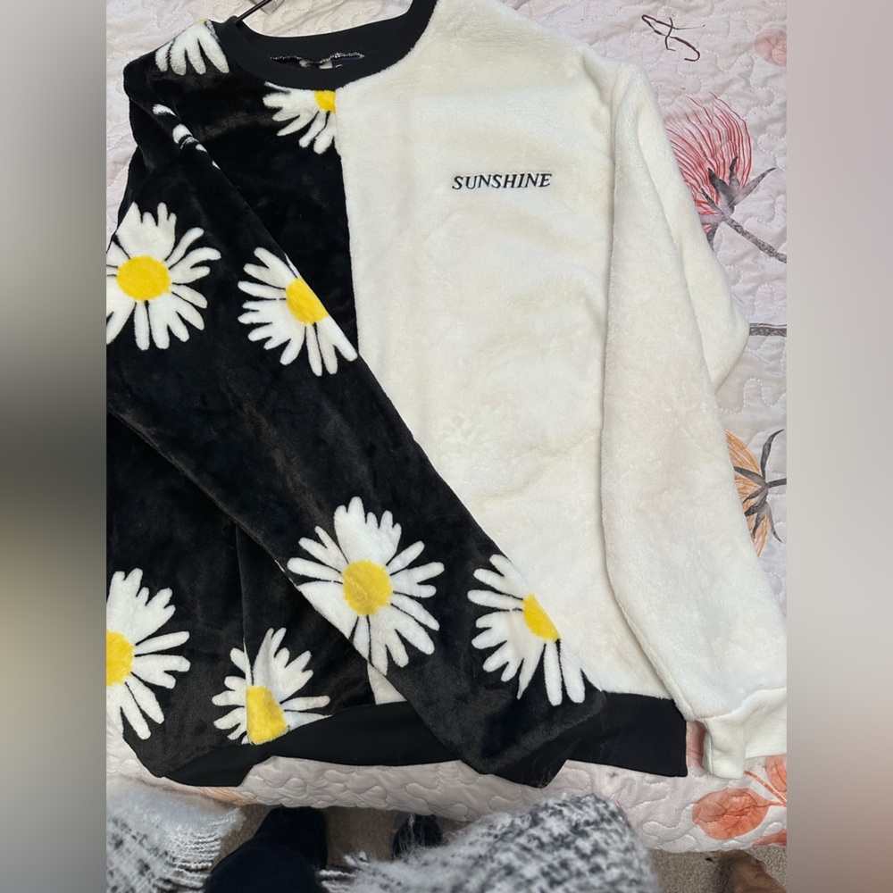 Soft Cream pullover with daisies and the word "sunshine"